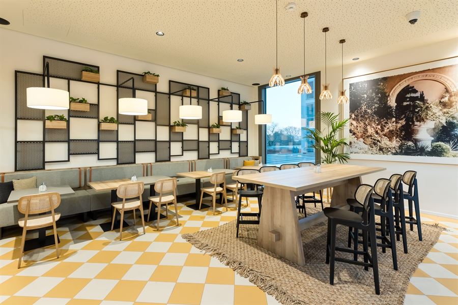Hotel Bassena Wien Donaustadt – Essbereich von 1000 Tische & Stühle