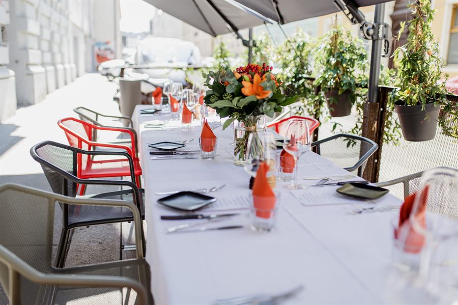 Dai Golosi Wien – Restauranteinrichtung von 1000 Tische & Stühle