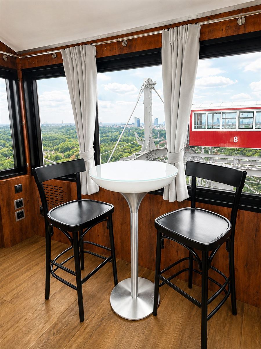 Wiener Riesenrad – Ausstattung von 1000 Tische & Stühle